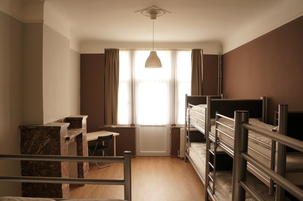 Es Hostel Saint-Gilles Luaran gambar