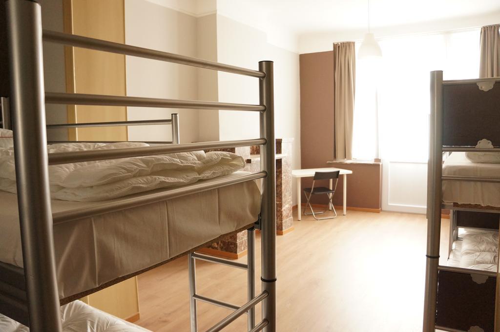 Es Hostel Saint-Gilles Luaran gambar