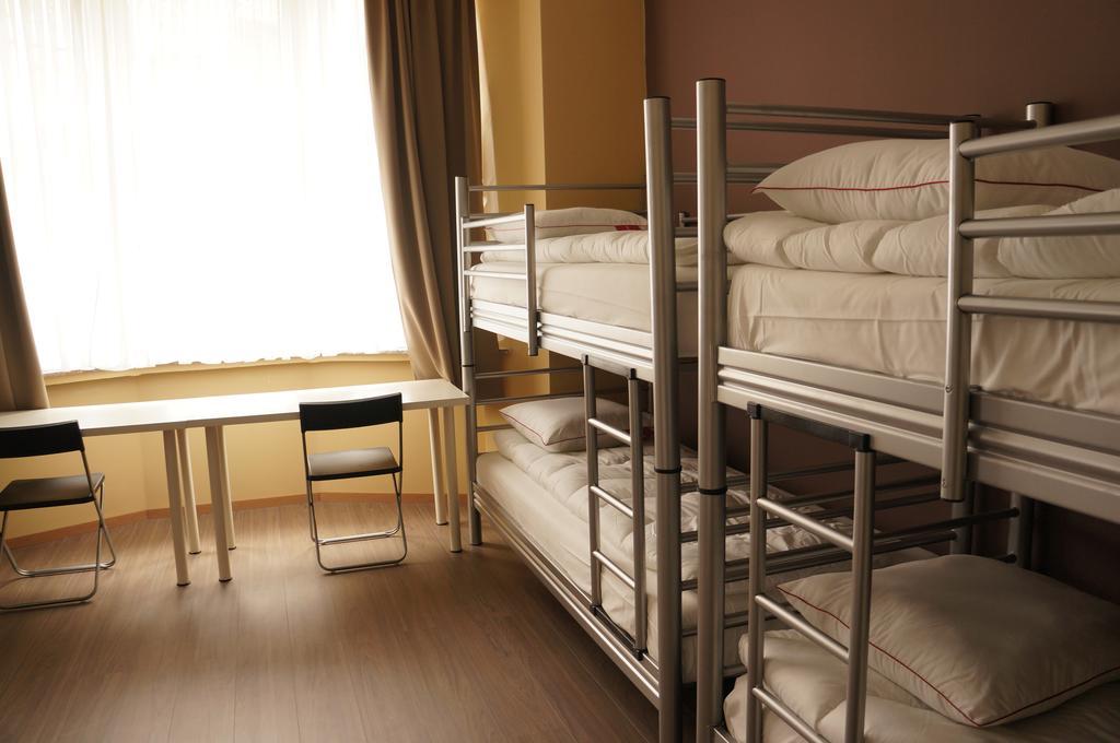 Es Hostel Saint-Gilles Luaran gambar