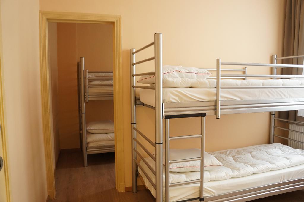 Es Hostel Saint-Gilles Luaran gambar