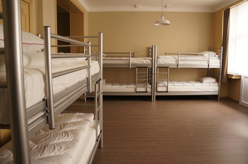 Es Hostel Saint-Gilles Luaran gambar