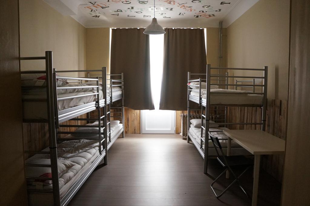 Es Hostel Saint-Gilles Luaran gambar