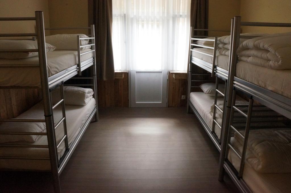Es Hostel Saint-Gilles Luaran gambar