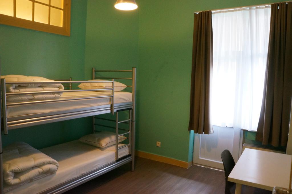 Es Hostel Saint-Gilles Luaran gambar