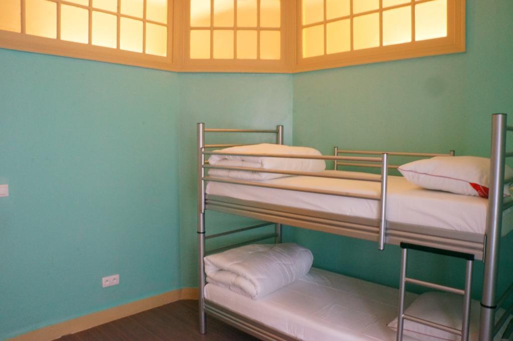 Es Hostel Saint-Gilles Luaran gambar
