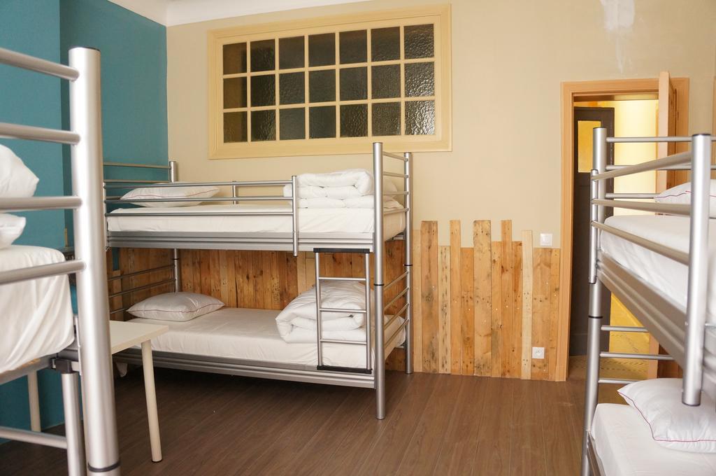 Es Hostel Saint-Gilles Luaran gambar