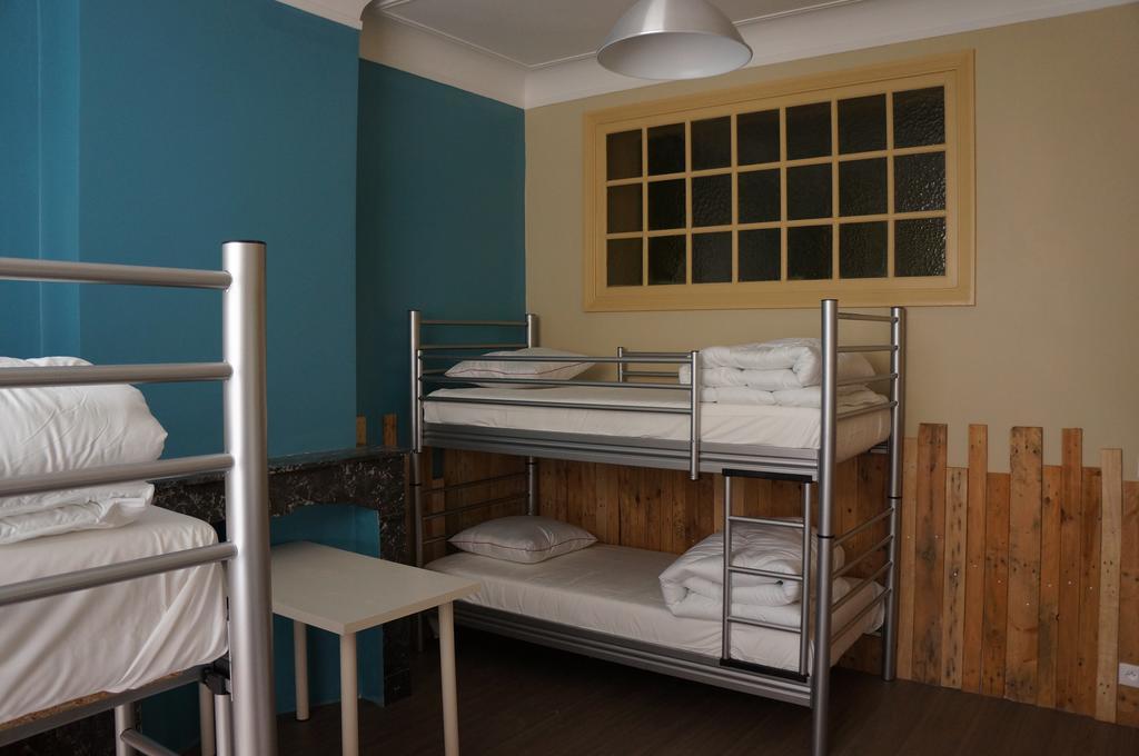 Es Hostel Saint-Gilles Luaran gambar