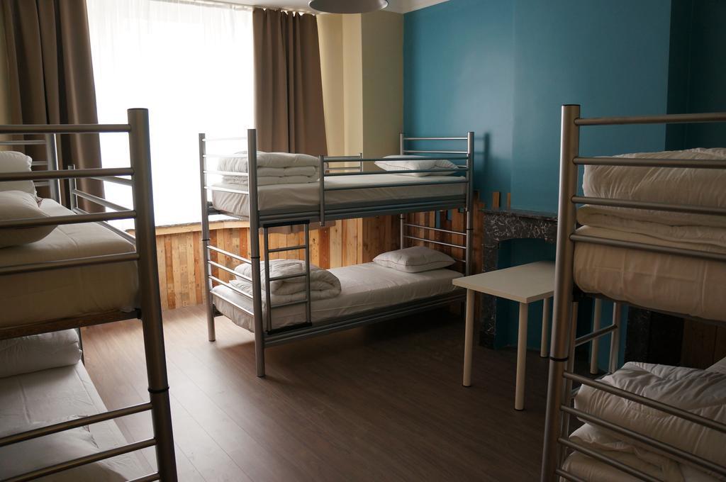 Es Hostel Saint-Gilles Luaran gambar