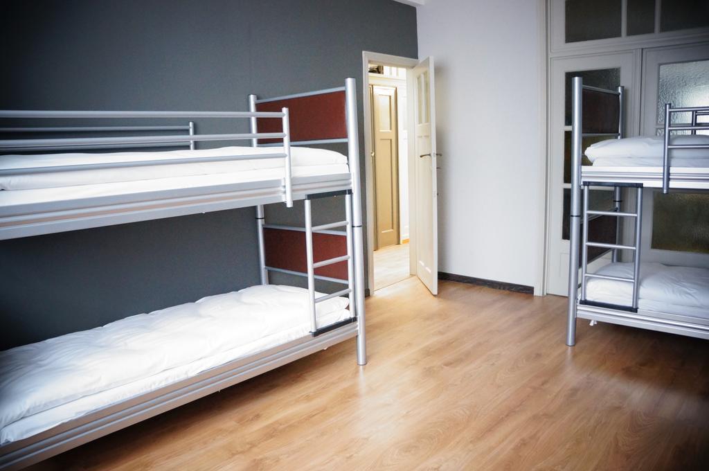 Es Hostel Saint-Gilles Luaran gambar