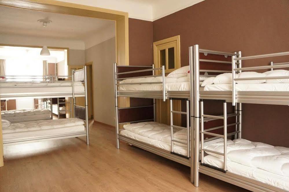 Es Hostel Saint-Gilles Luaran gambar